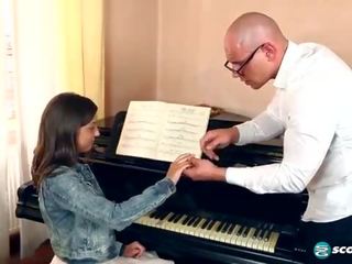 Prefíkaný di klavír lekcie hd dospelé film videá - spankbang 2