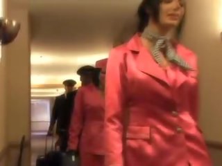 Glamor stewardeza sugand unul gras pilots penis