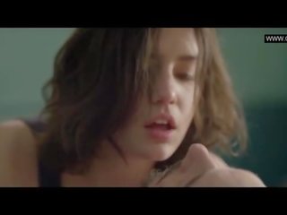 阿黛尔 exarchopoulos - 袒胸 性别 电影 场景 - eperdument (2016)