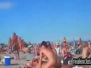 Публичен нудисти плаж суингър секс клипс в лято 2015