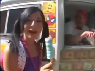 Tinedyer magkantot ice cream lalaki at paglulon pagbuga ng tamod