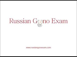 A plumpy krūtinga rusiškas grožis apie a gyno egzaminas