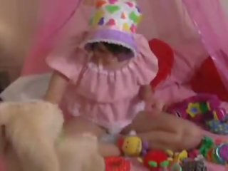 Abdl 女士们 diapered lyla